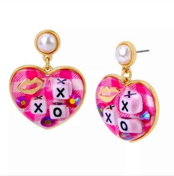 🔹️ Betsey Johnson🔹️ XOX heart drop earrings - Picture 1 of 3
